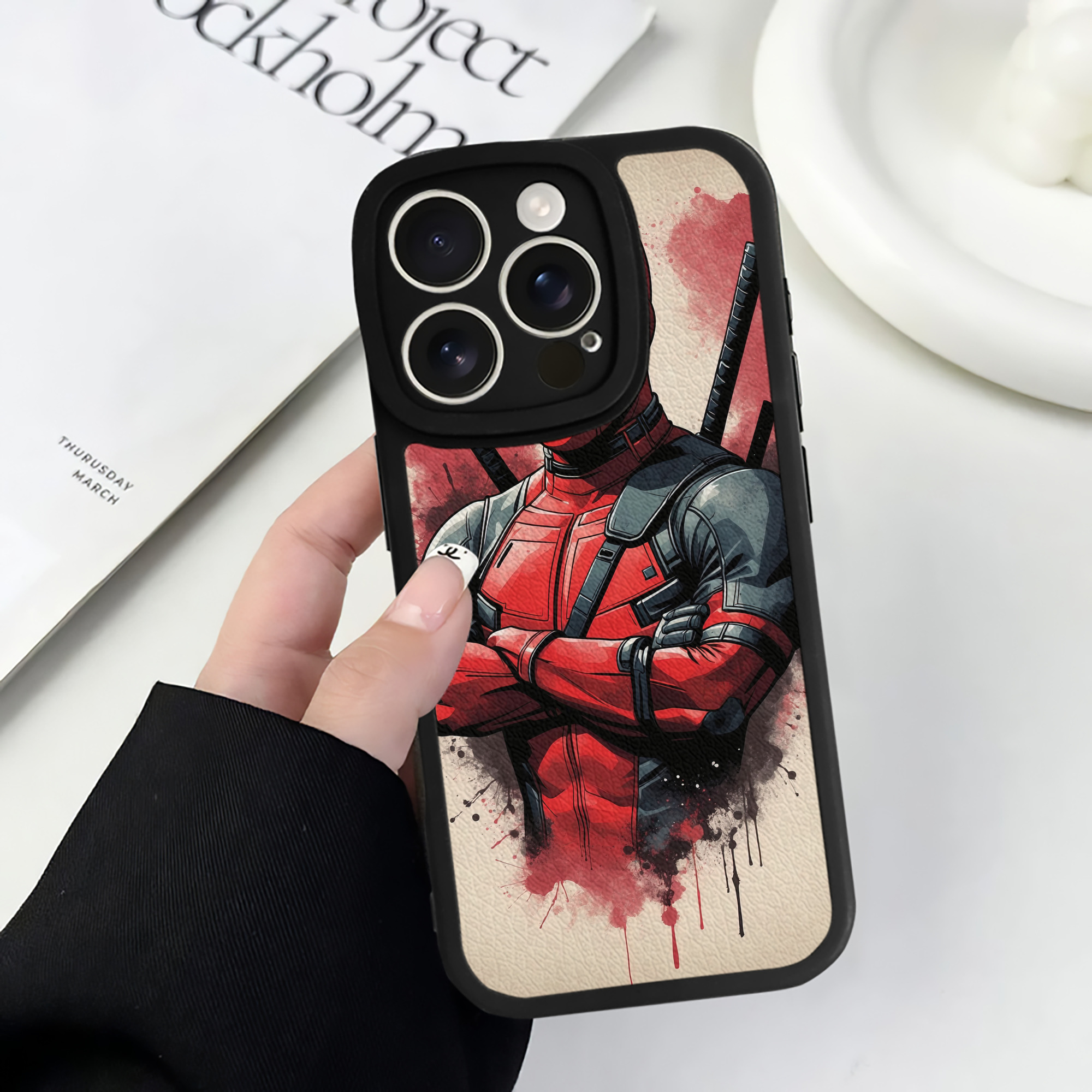 （画像用） Deadpool デッドプール 【iPhone 16シリーズ対応】シリコンスマホケース（レザー調） 材質：シリコン